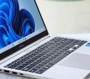 New Laptop Samsung Galaxy Book4 Ultra 8GB Intel Core I5 SSD 256GB