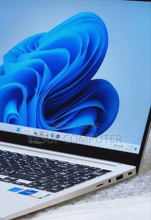 New Laptop Samsung Galaxy Book4 Ultra 8GB Intel Core I5 SSD 256GB