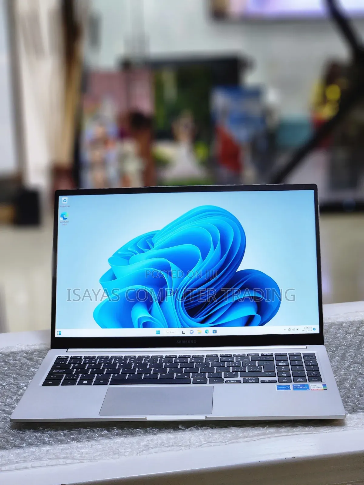 New Laptop Samsung 8GB Intel Core I5 SSD 256GB