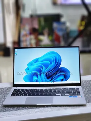New Laptop Samsung 8GB Intel Core I5 SSD 256GB