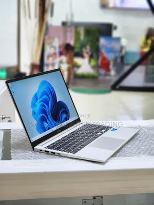 New Laptop Samsung 8GB Intel Core I5 SSD 256GB