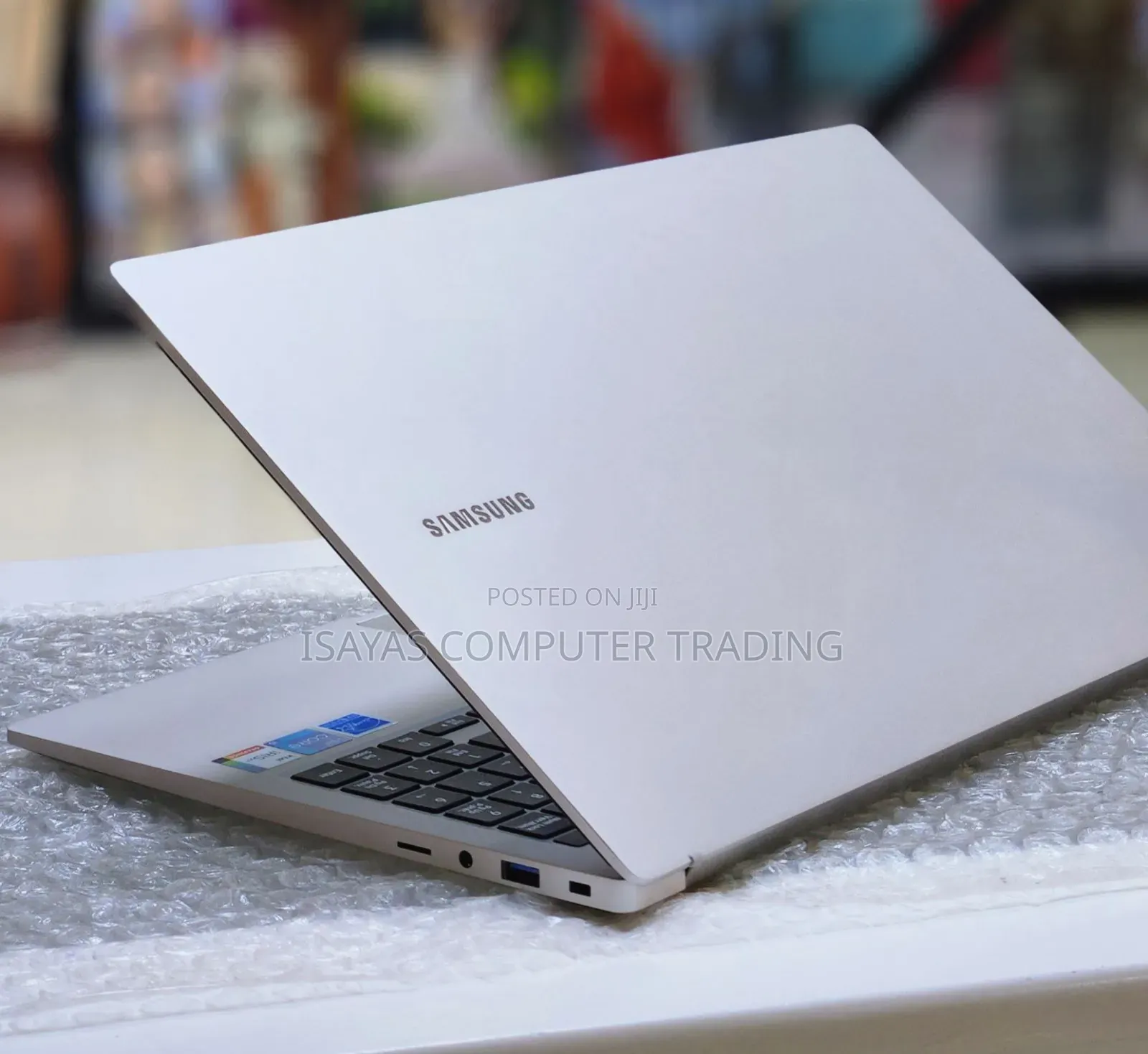 New Laptop Samsung 8GB Intel Core I5 SSD 256GB