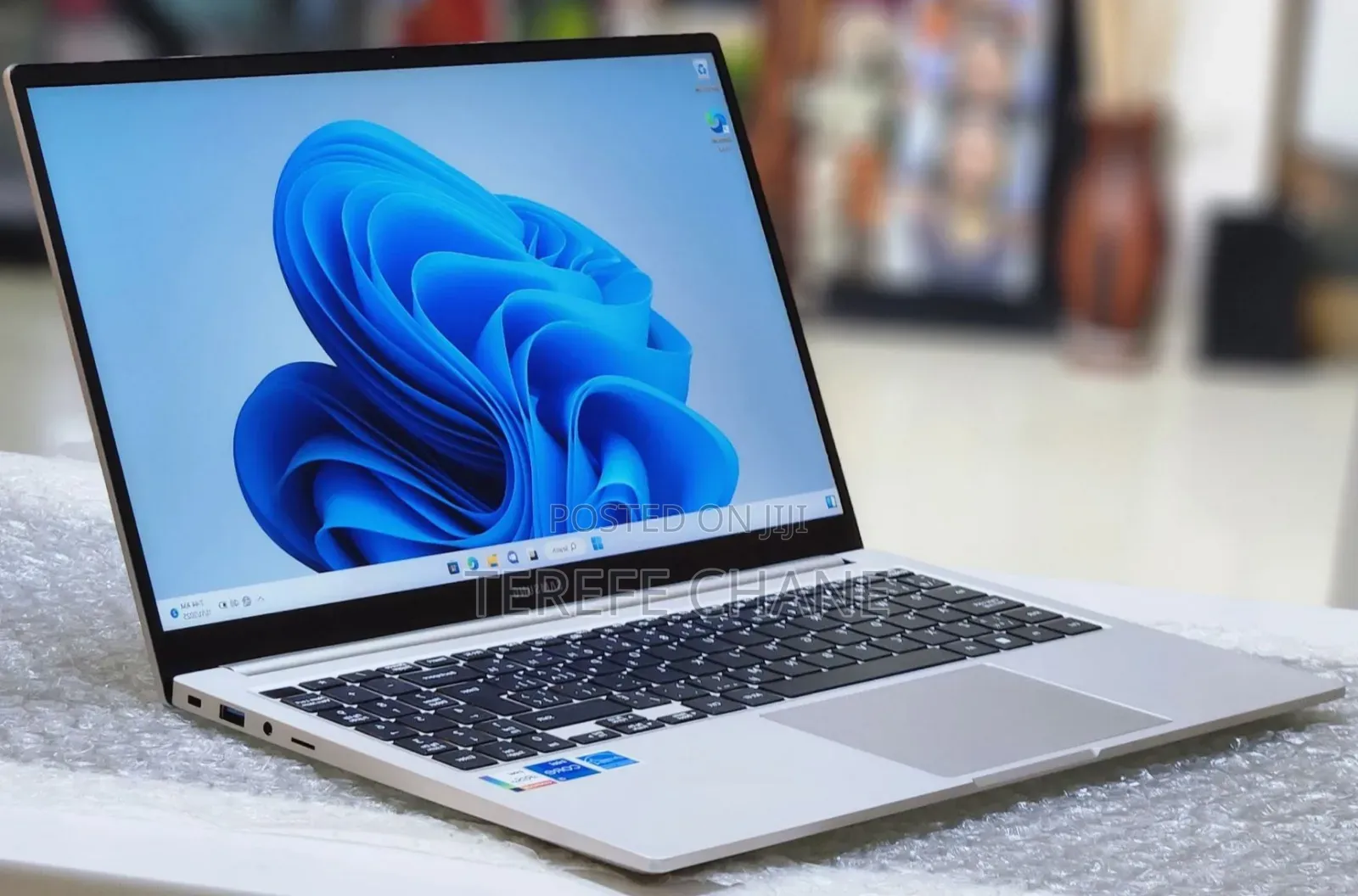 New Laptop Samsung Galaxy Book 2 8GB Intel Core i5 SSD 256GB