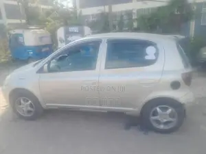 Toyota Vitz 2002 Silver