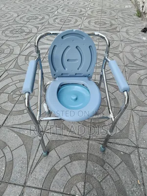 Photo - Commode Chair Brand New篇而adjustable Height Toilet Seat喬木commode Chair