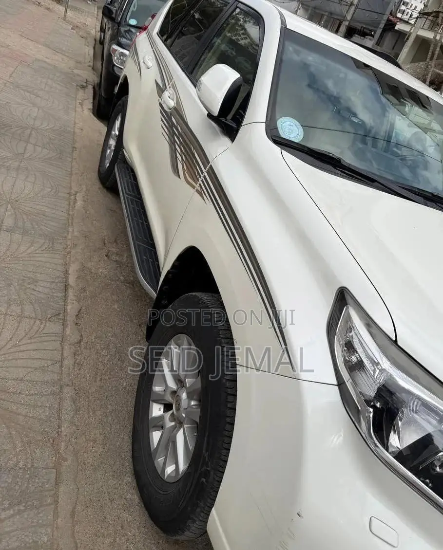 Toyota Land Cruiser Prado 2015 Off white