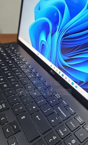 Photo - New Laptop LG Gram 15.6 16GB Intel Core I7 SSD 1T