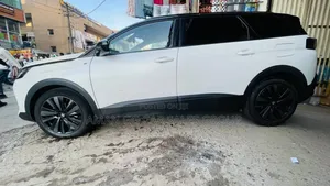 Peugeot 5008 2022 White