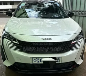 Photo - Peugeot 5008 2022 White