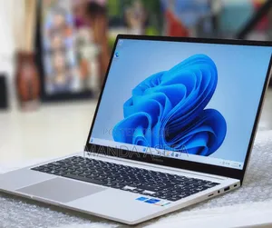 New Laptop Samsung 8GB Intel Core I5 SSD 256GB