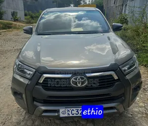 Toyota Hilux 2023 Gray