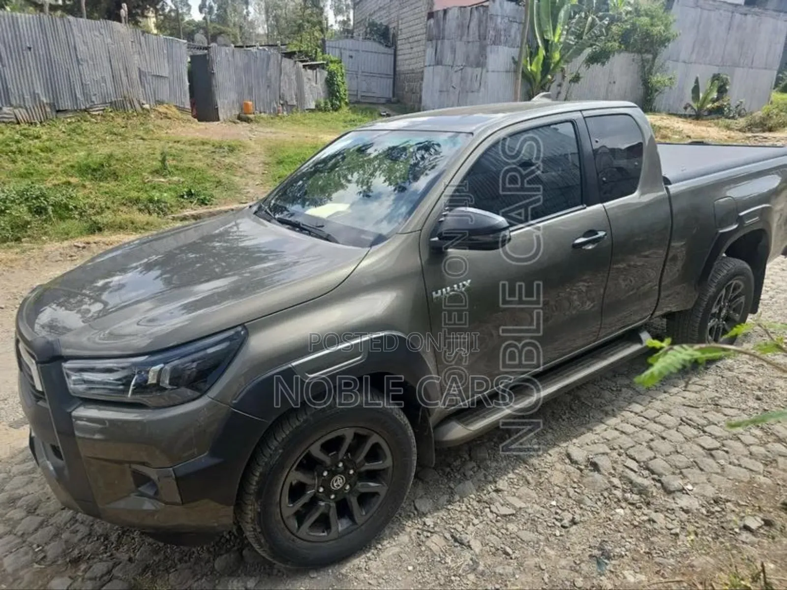 Toyota Hilux 2023 Gray