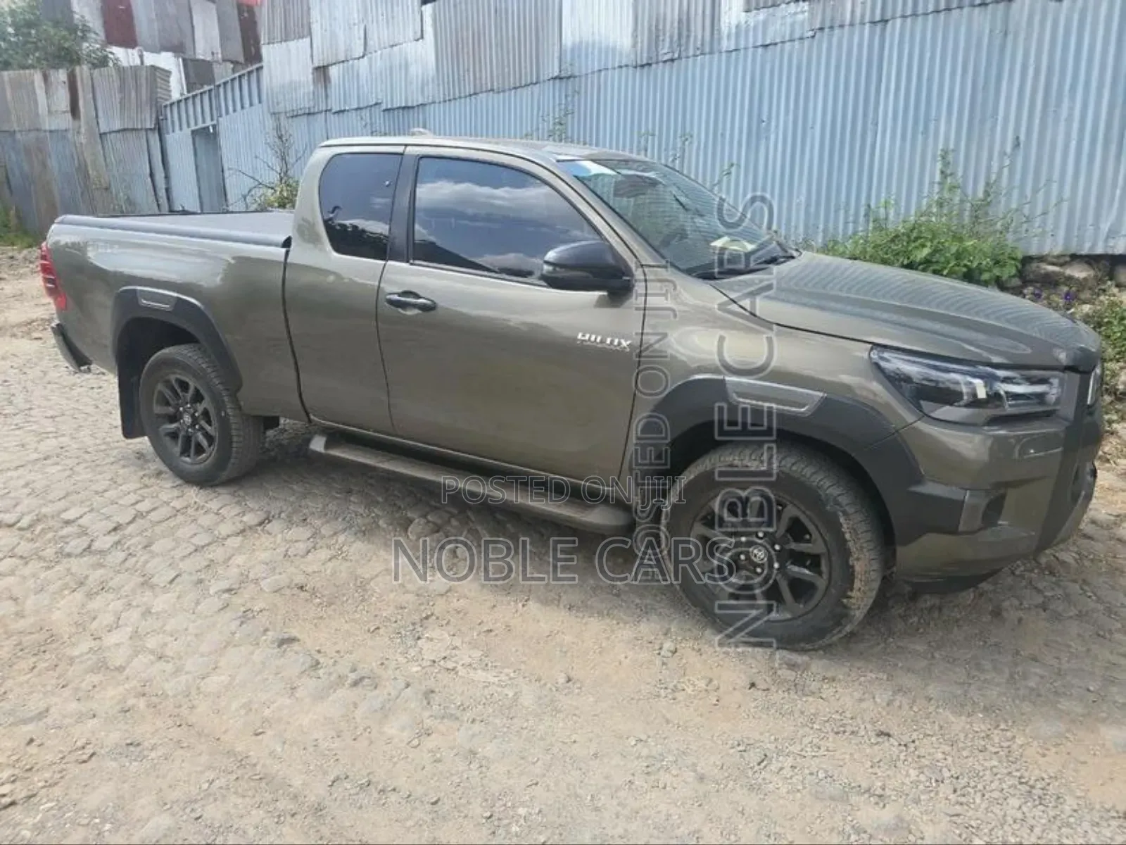 Toyota Hilux 2023 Gray