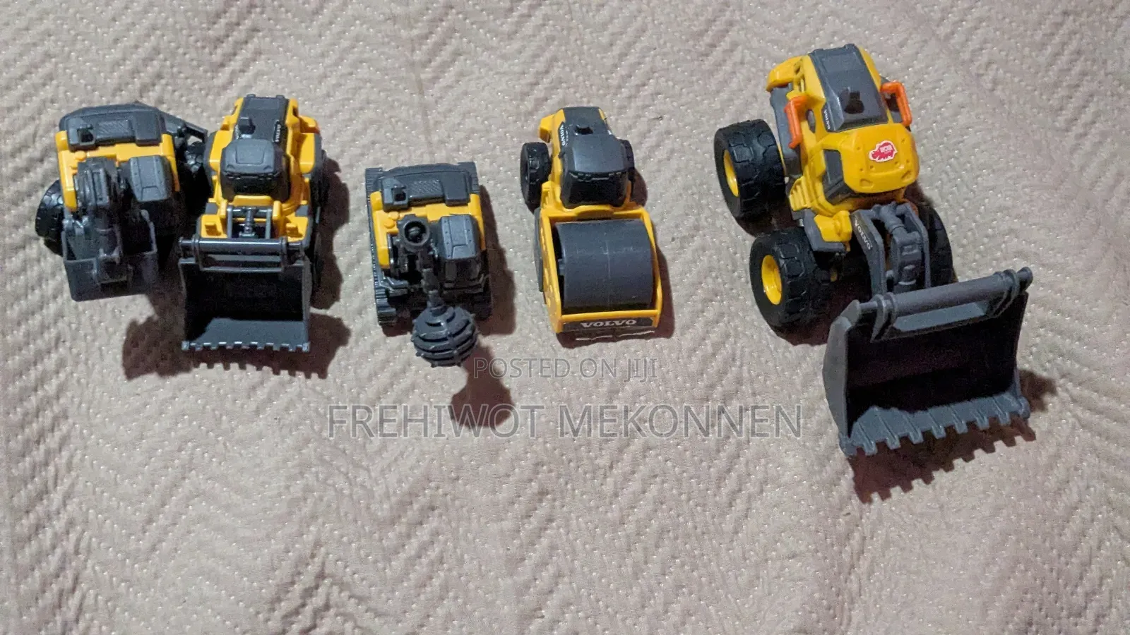 Dickie Toys Volvo Micro Workers 5-Piece Toy Set