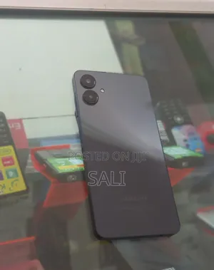 Photo - New Samsung Galaxy A06 128 GB Black