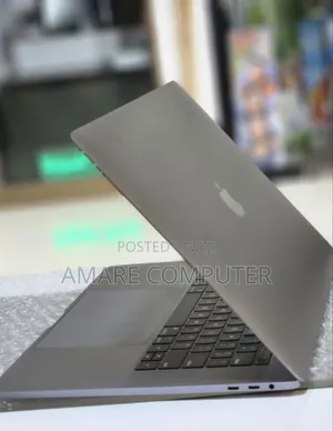 New Laptop Apple MacBook Pro 2017 16GB Intel Core I7 SSD 512GB