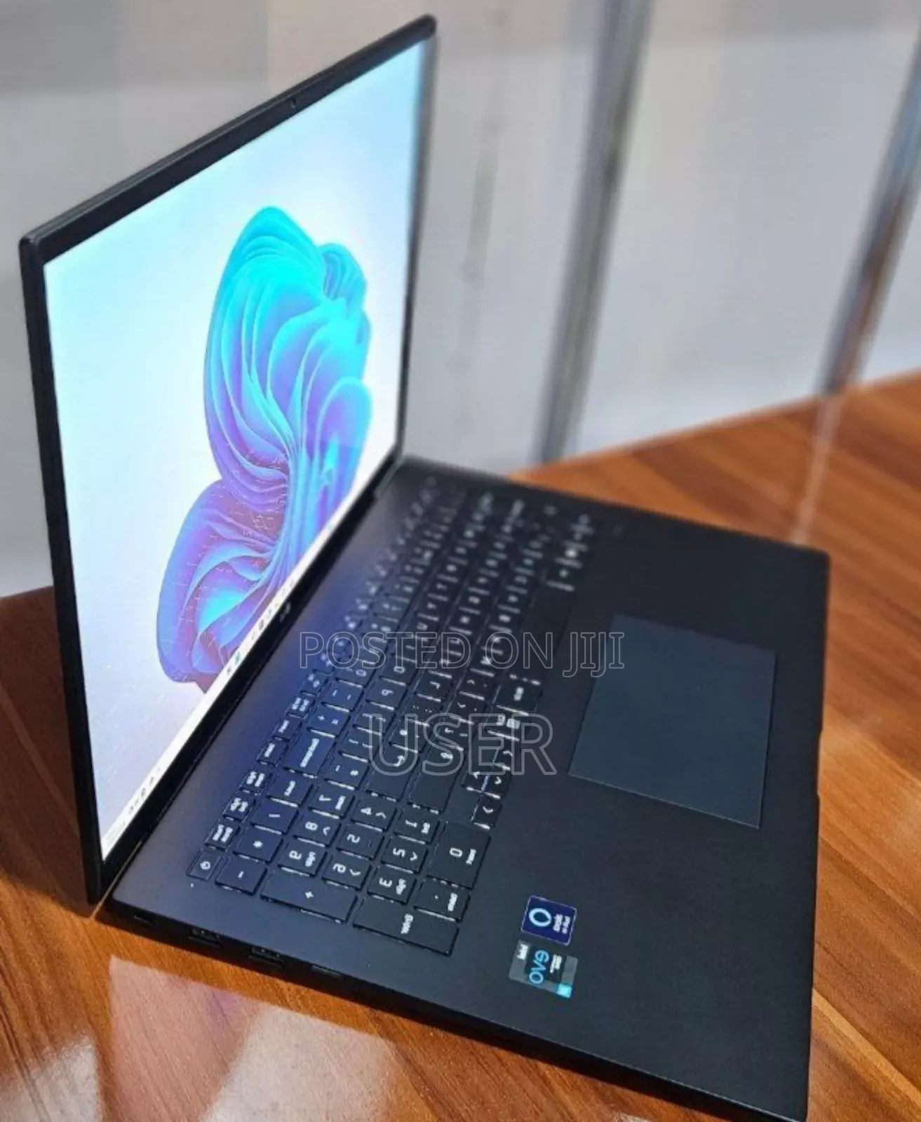 New Laptop LG Gram 15.6 16GB Intel SSD 1T