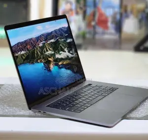 Photo - New Laptop Apple MacBook Pro 2017 16GB Intel Core I7 SSD 512GB