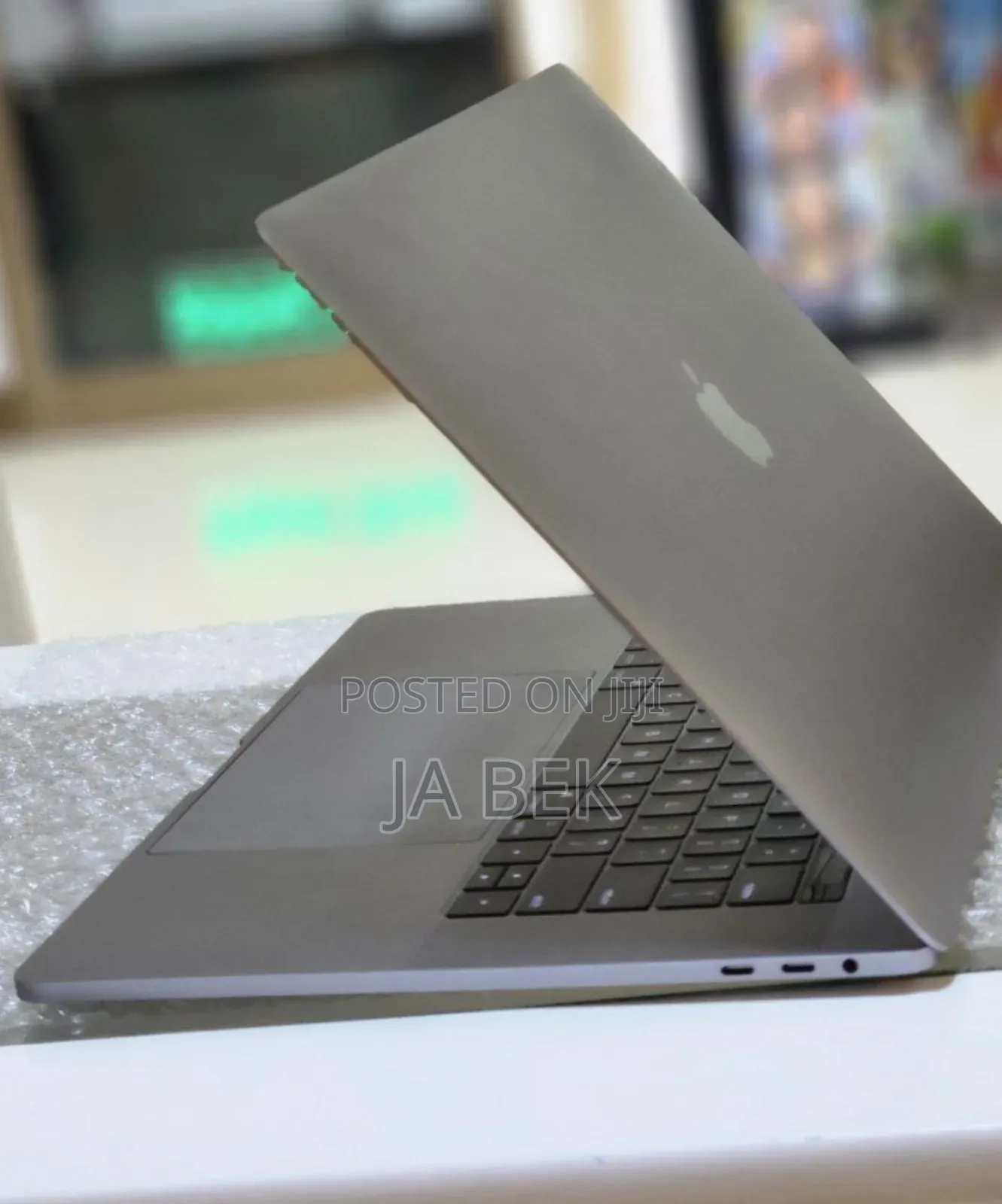 New Laptop Apple MacBook Pro 2017 16GB Intel Core I7 SSD 512GB