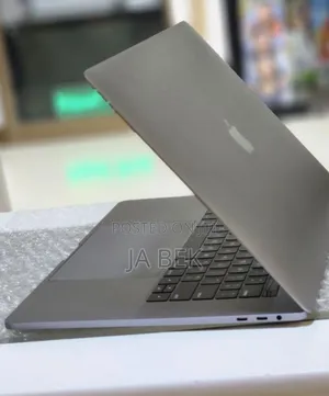 New Laptop Apple MacBook Pro 2017 16GB Intel Core I7 SSD 512GB