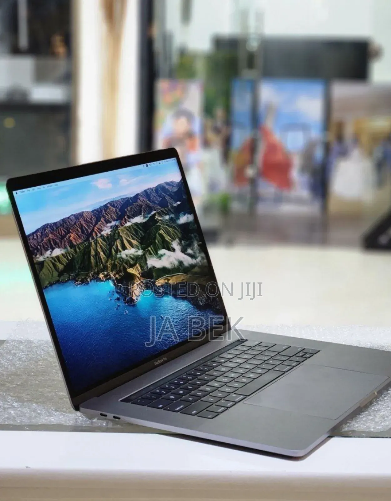 New Laptop Apple MacBook Pro 2017 16GB Intel Core I7 SSD 512GB