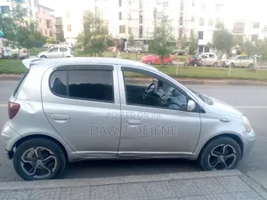 Toyota Vitz 2002 Silver