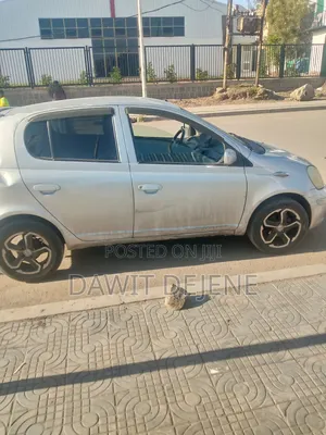 Toyota Vitz 2002 Silver