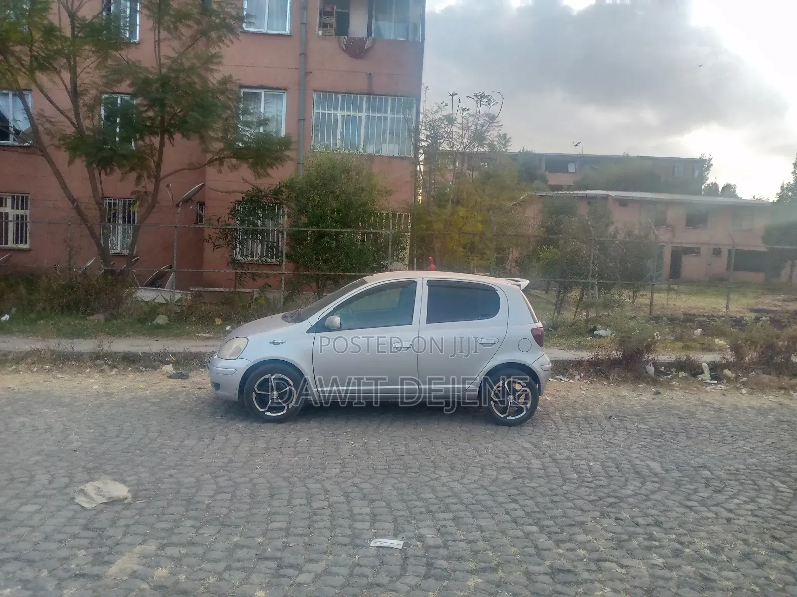 Toyota Vitz 2002 Silver