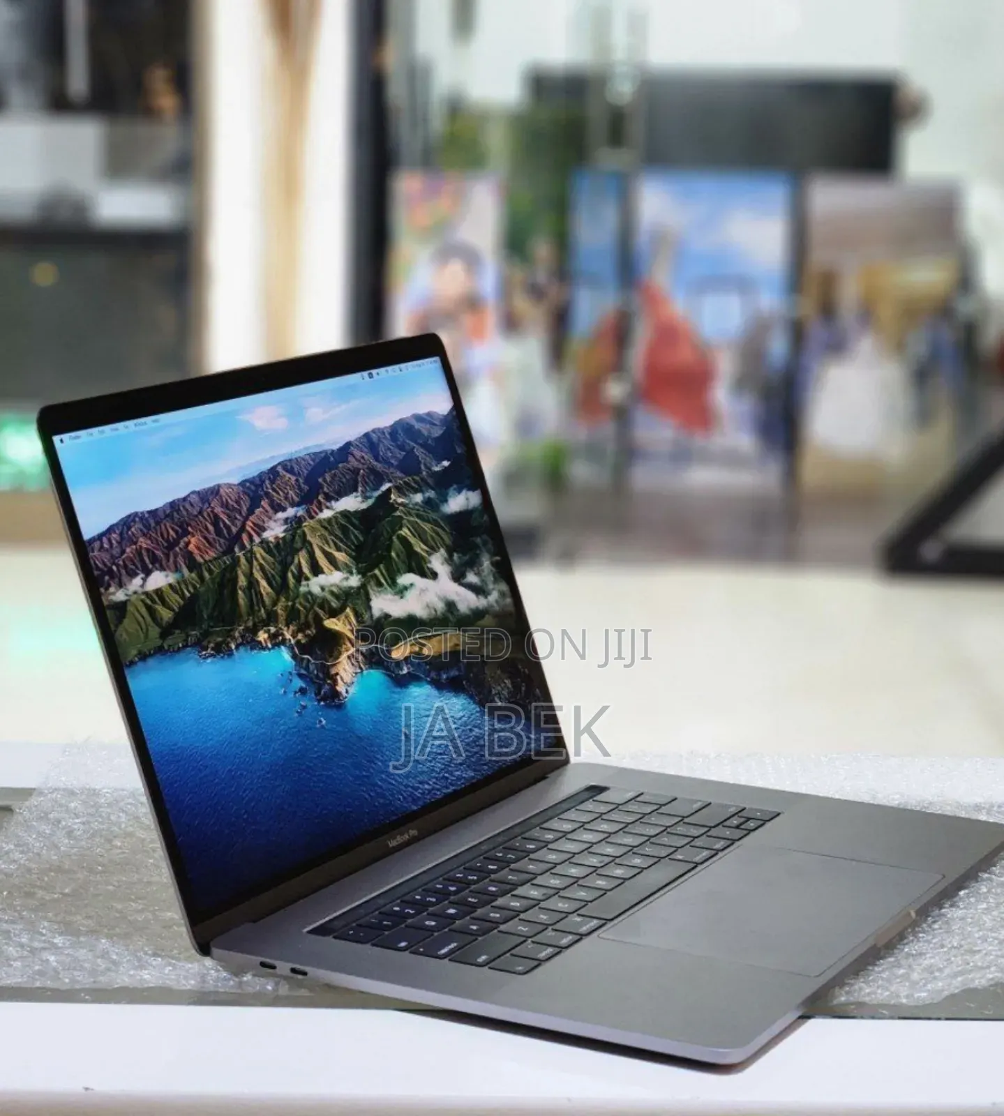 New Laptop Apple MacBook Pro 2017 16GB Intel Core I7 SSD 512GB