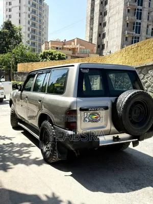 Photo - Nissan Patrol 2004 Gray