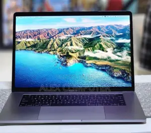 New Laptop Apple MacBook Pro 2017 16GB Intel Core I7 SSD 512GB
