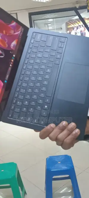 New Laptop Microsoft Surface 16GB Intel Core i7 SSD 512GB