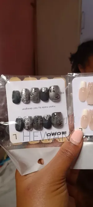 Photo - Different Press on Nail