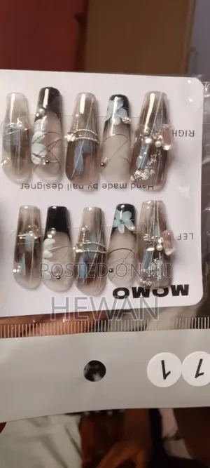 Different Press on Nail