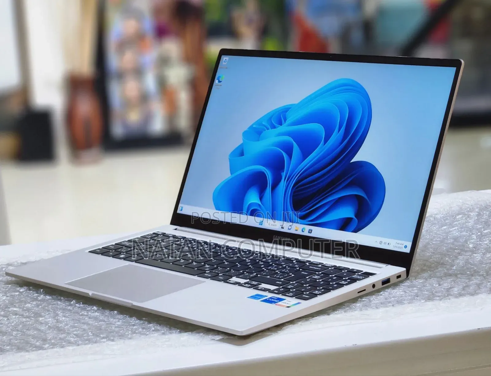 New Laptop Samsung 8GB Intel Core I5 SSD 256GB