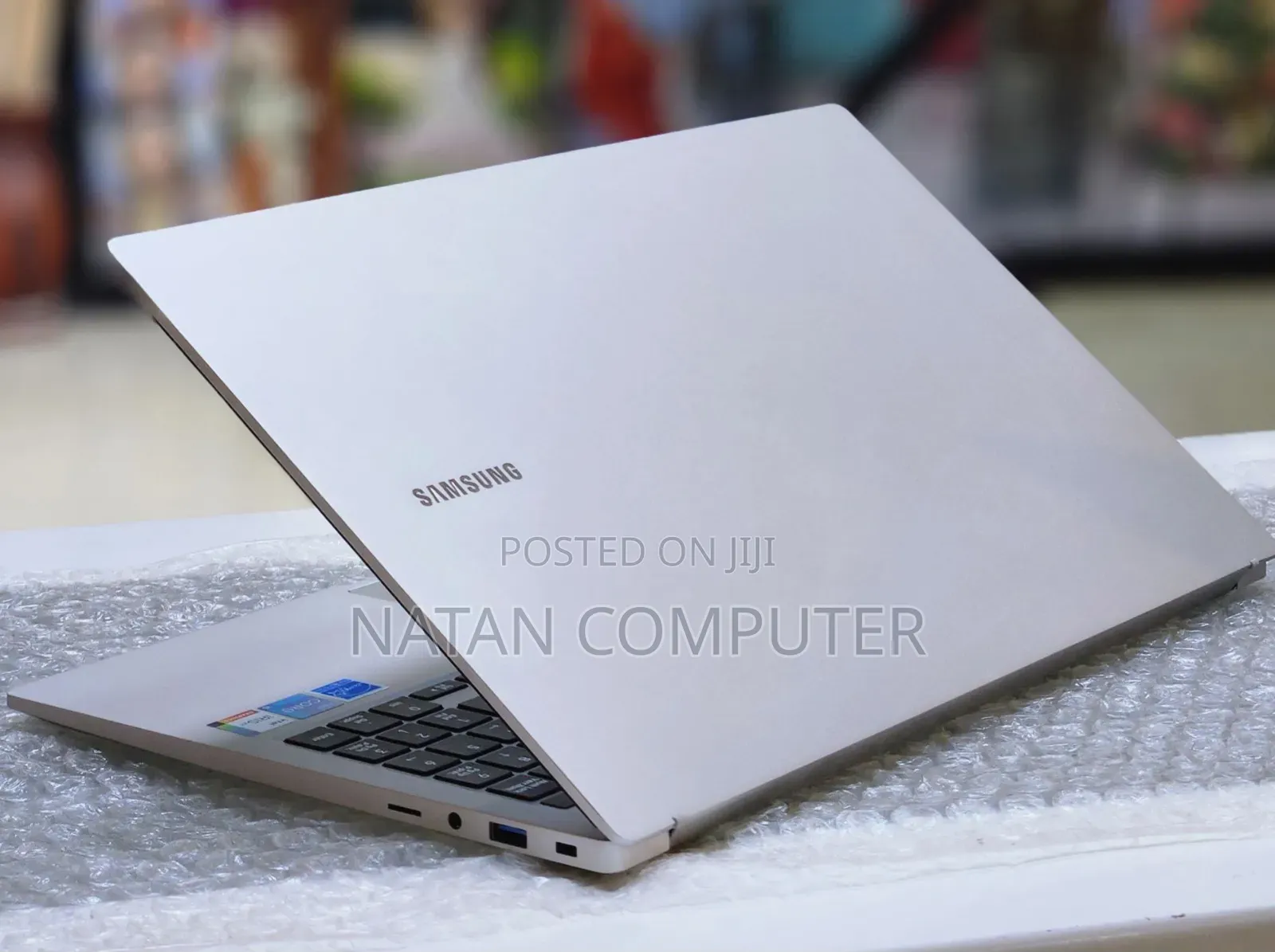 New Laptop Samsung 8GB Intel Core I5 SSD 256GB