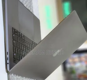 New Laptop Apple MacBook Pro 2017 4GB Intel Core I7 SSD 512GB