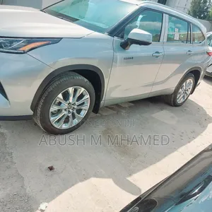 New Toyota Highlander Hybrid 2024 Silver