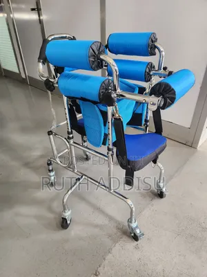 Photo - Walker Kids管轄baby Steps Brand New Walker With Four Wheel