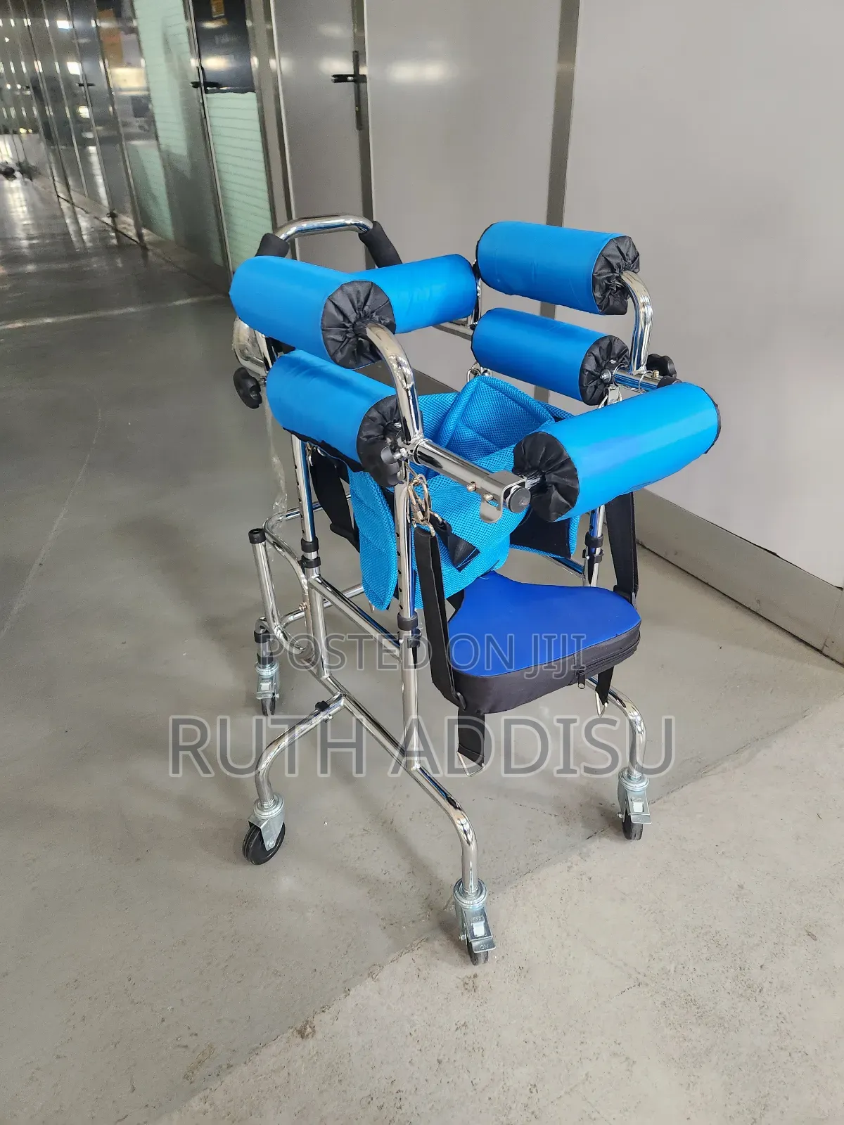 Walker With Four Gears All Sided Support With Cusion and Six Wheels