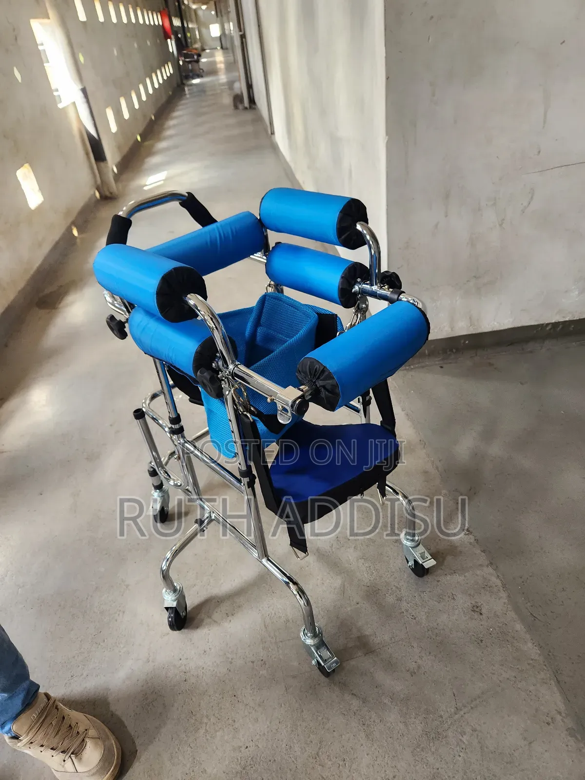 Four Lateral Support Walker朱雀6 Wheels Smart Walking Aid for Children