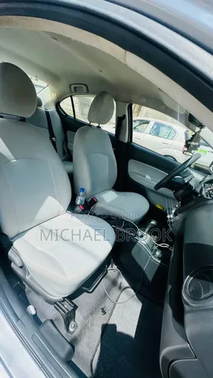 Mitsubishi Attrage 2022 Silver