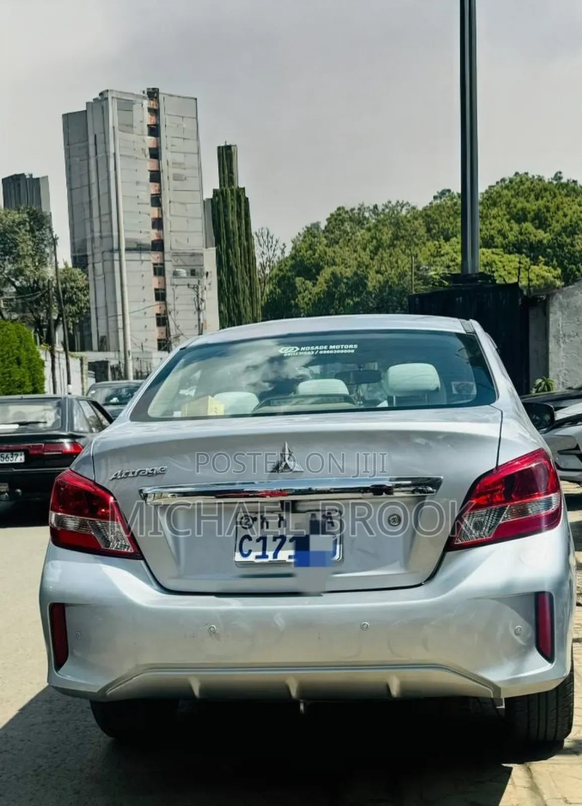 Mitsubishi Attrage 2022 Silver