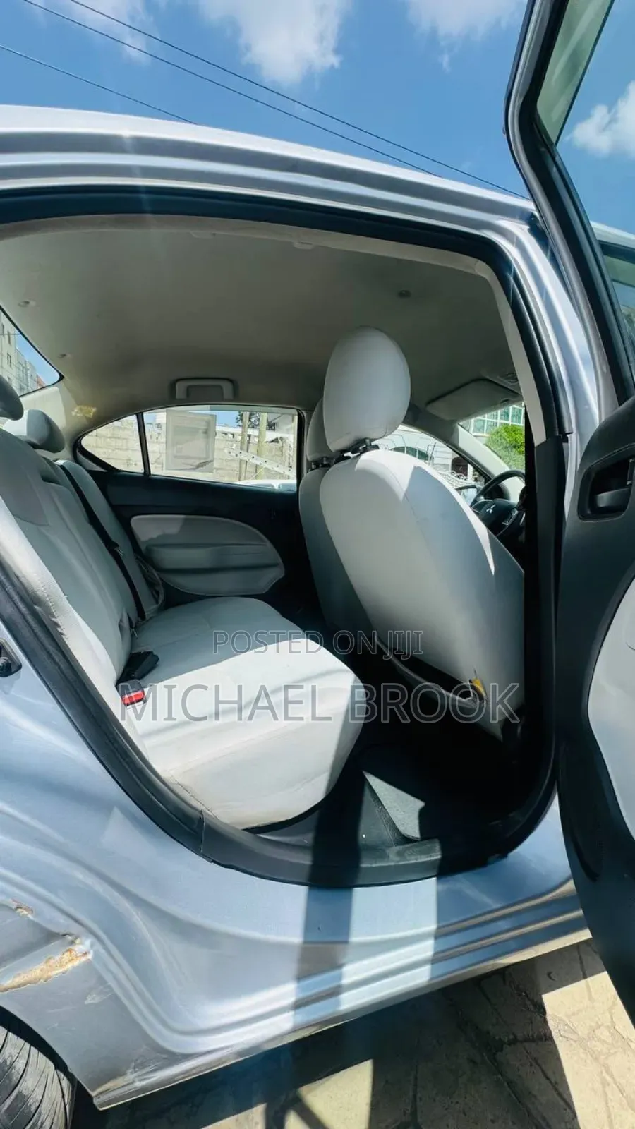 Mitsubishi Attrage 2022 Silver