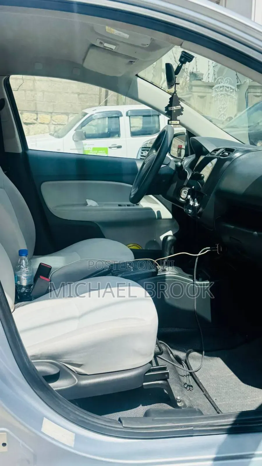 Mitsubishi Attrage 2022 Silver