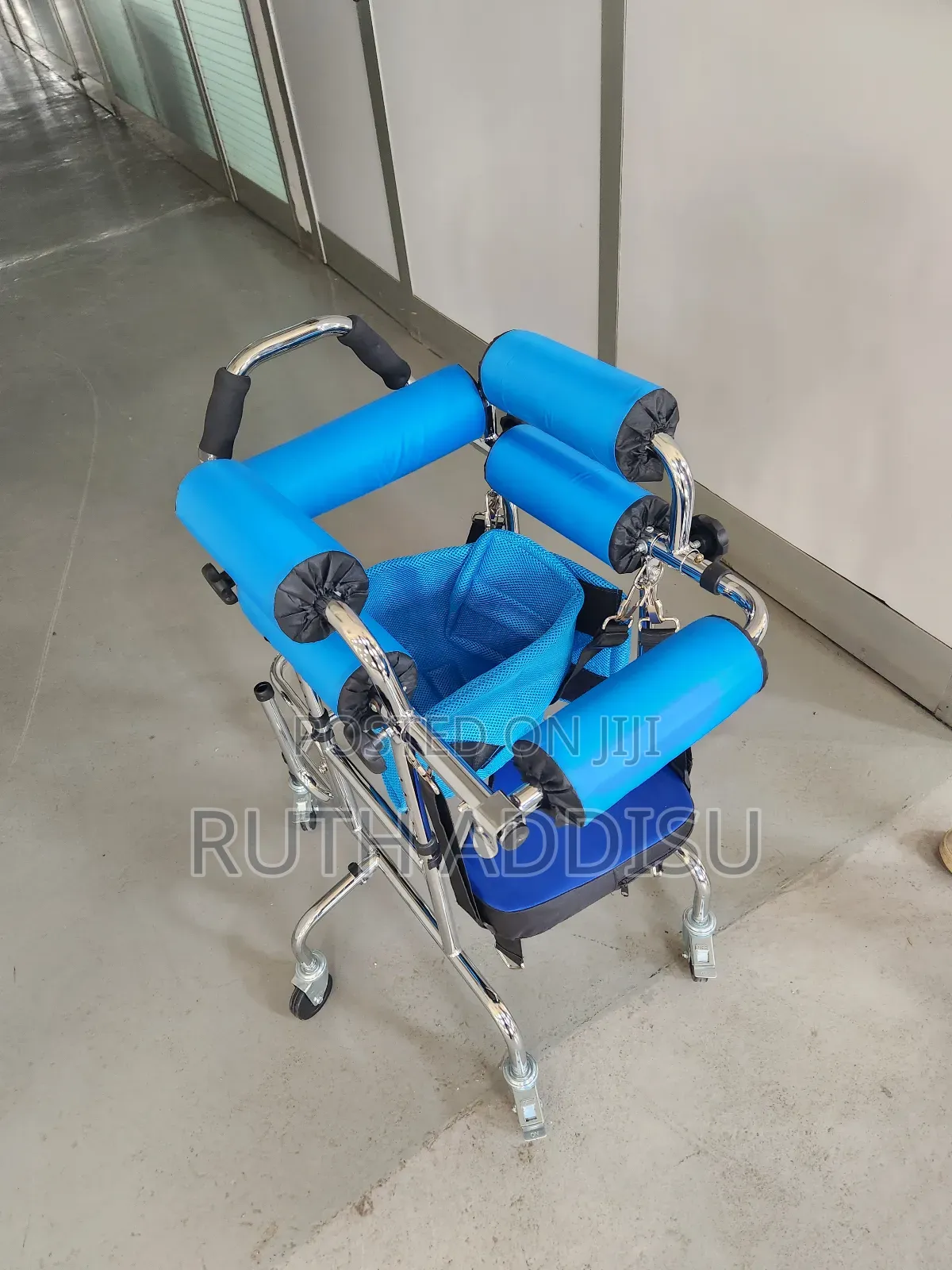 Walker Six Wheels Brand New Packed With Frane Almunium Walker Medical