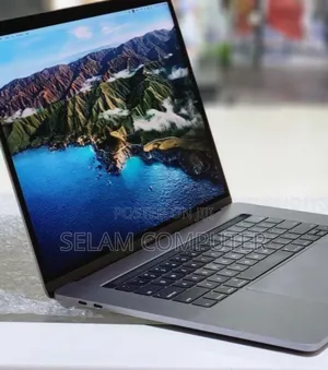 Photo - New Laptop Apple MacBook Pro 2017 16GB Intel Core I7 SSD 512GB