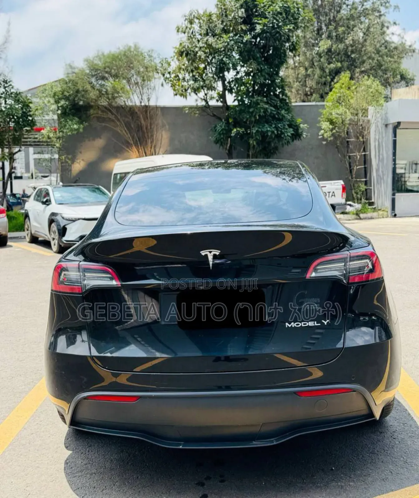 Tesla Model Y 2024