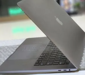 New Laptop Apple MacBook Pro 2017 16GB Intel Core I7 SSD 512GB