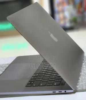 Photo - New Laptop Apple MacBook Pro 2017 16GB Intel Core I7 SSD 512GB